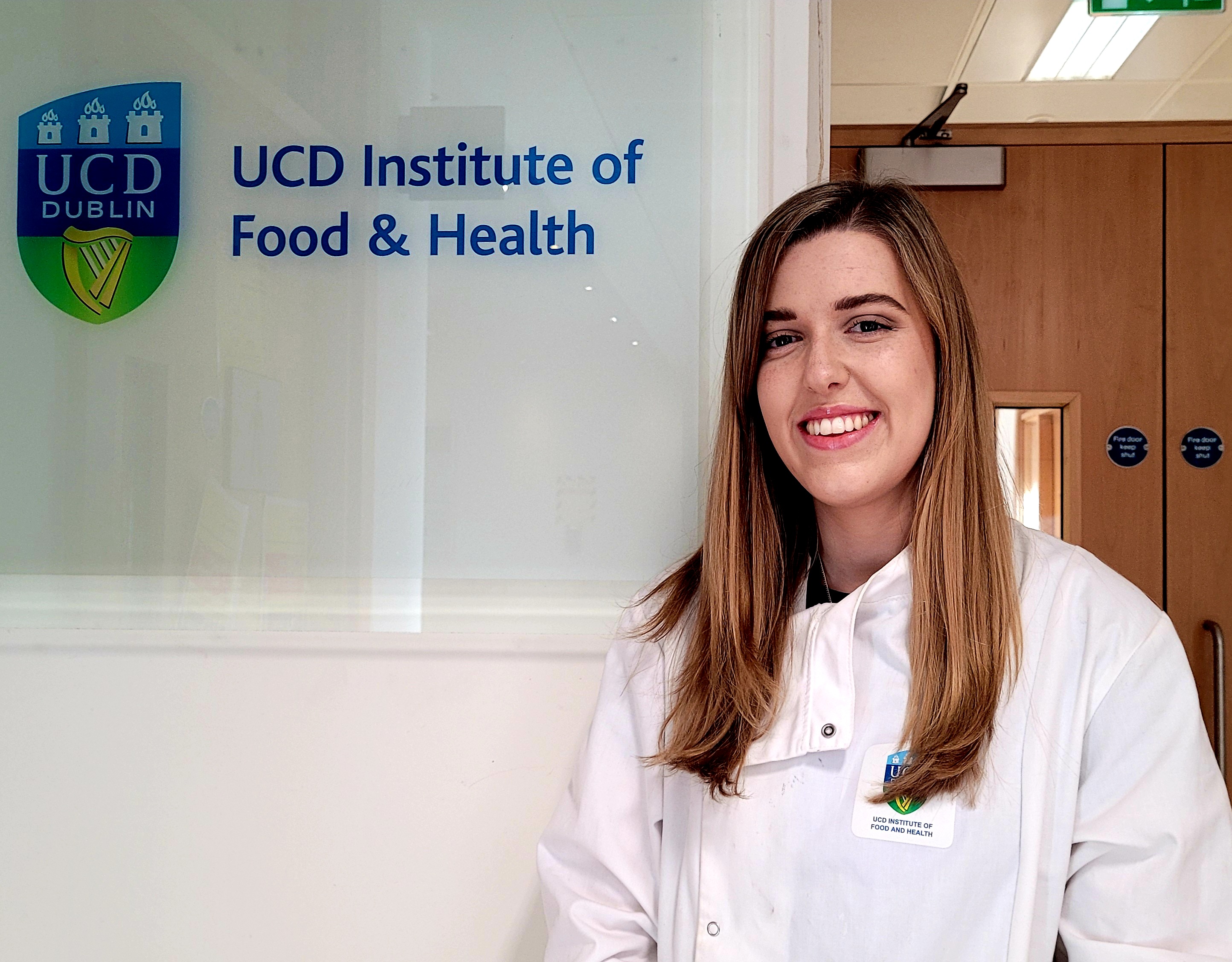 Roisin, UCD PhD student and recipient of UCD and UC Davis Innovator Fellowship, in the UCD science lab